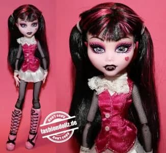 Monster High Wave 1 Draculaura # N5946