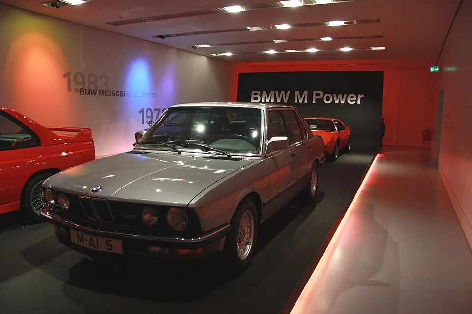 BMW M5 (E28)